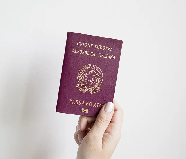 Mẫu câu: Where is the security check?