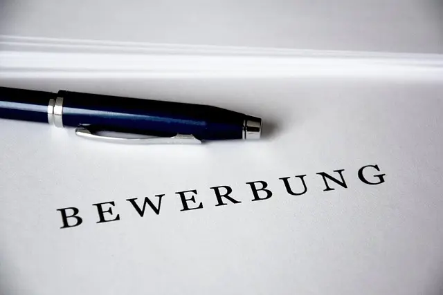 Mẫu câu: Are you looking for a new job?