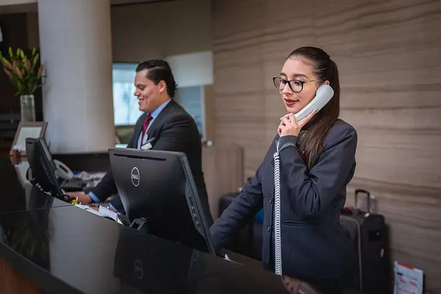 Mẫu câu: Dealing with difficult customers is tough.