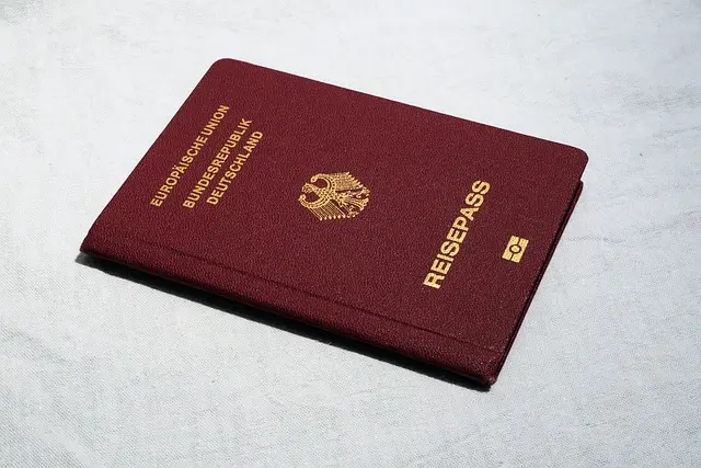 Mẫu câu: Here is my passport.