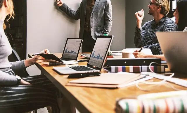 Mẫu câu: What are your main responsibilities?