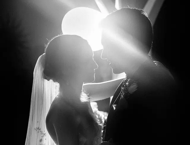 Mẫu câu: Yes, I have been married for ten years.