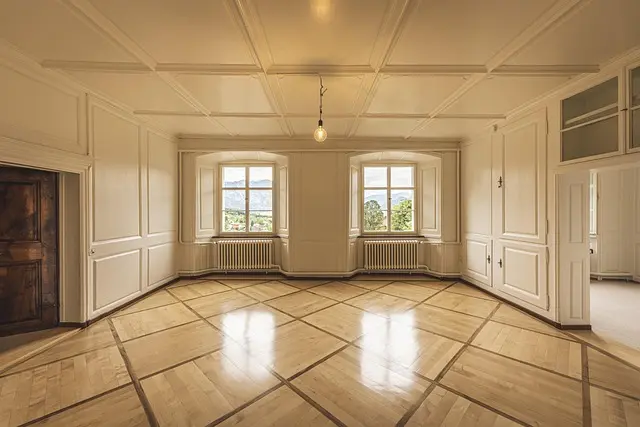 Mẫu câu: No, I live in my own house now.