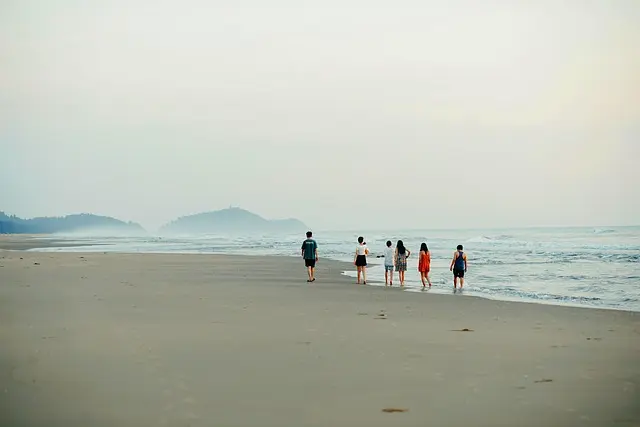 Mẫu câu: How long have you lived there?
