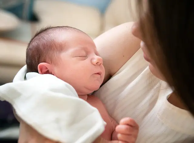 Mẫu câu: How old is your son?