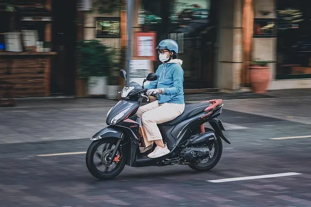 Mẫu câu: I love it because it gives me flexibility.